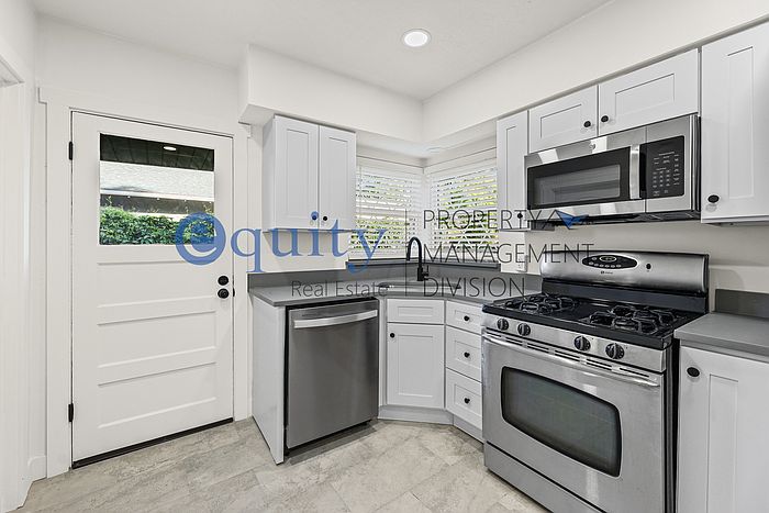 1st image of 852 E Roosevelt Ave #A