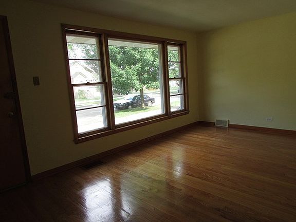 5th image of 6216 S Nashville Ave