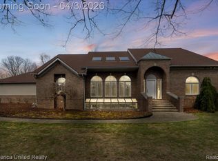 2457 Spring Lake Ln, Brighton, MI 48114