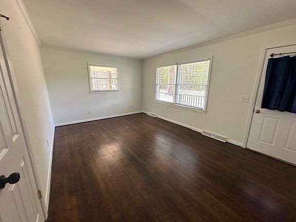 3rd image of 108 Franklin St