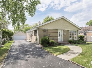9012 S 49th Ave, Oak Lawn, IL 60453