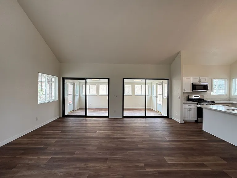 1422 Eagle Ct — Photo 10