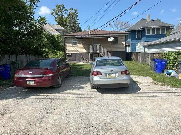 cedar-rapids-iowa-444362957 picture