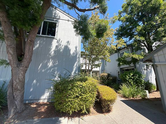 3rd image of 415 Occidental Cir
