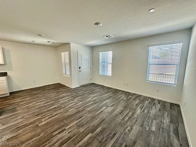 3 bed, 2.5 bath, 1410 sqft, $1,995 — Photo 4