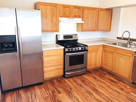 5th image of 101 E Victoria Cir