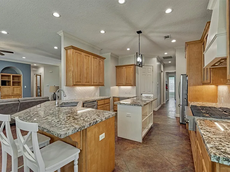 9102 Marshall Ct — Photo 2