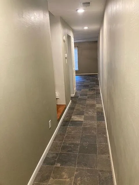 1 bed, 1250 sqft, $1,700 — Photo 2