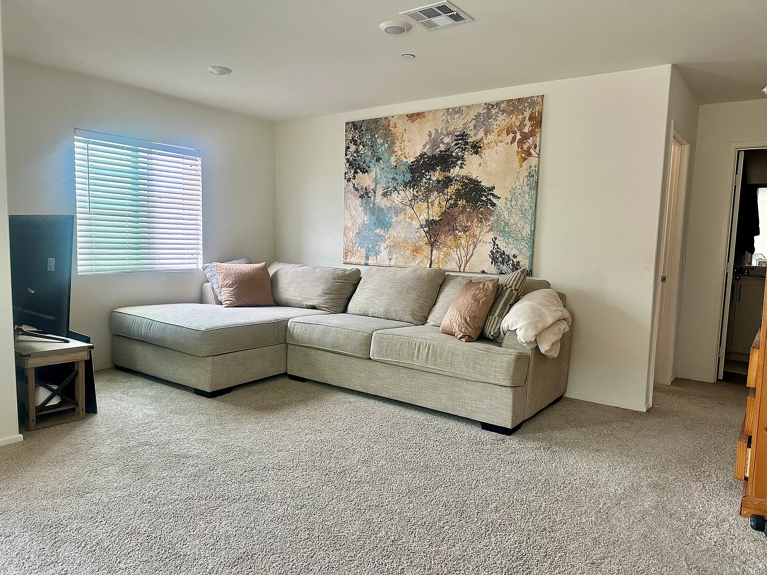4 bed, 1890 sqft, $3,650 — Photo 3