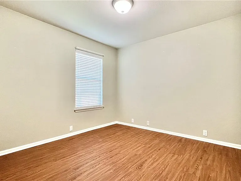 784 Kingfisher Ln — Photo 9