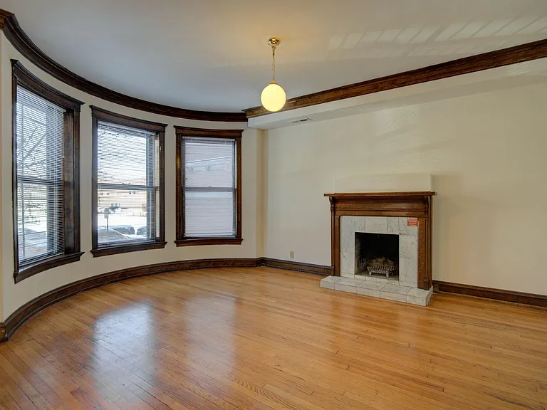 845 W Sheridan Rd #3 — Photo 2