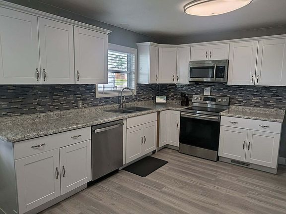 3rd image of 955 E 5th St
