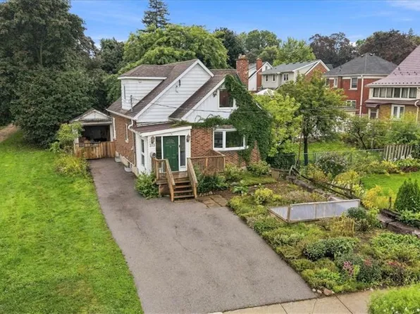 233 Mansion St, Kitchener, ON N2H 2K5