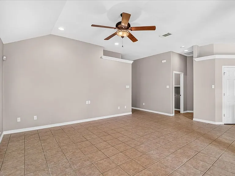 5114 Spring Brook Dr — Photo 9
