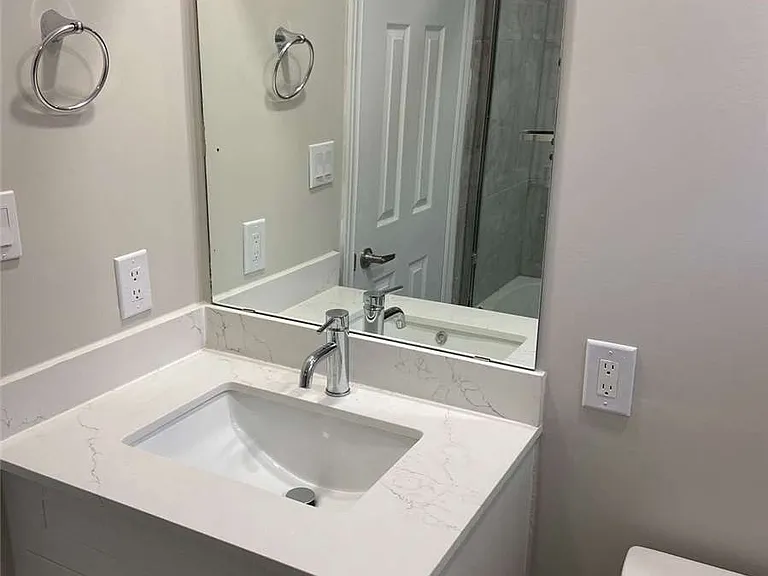 435 Lynett Cres #LOWER — Photo 9