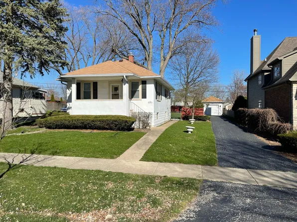 121 N Warwick Ave, Westmont, IL 60559
