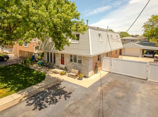 8823 Meade Ave, Oak Lawn, IL