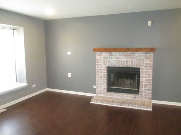 3115 Winchester Ct E, Aurora, IL 60504