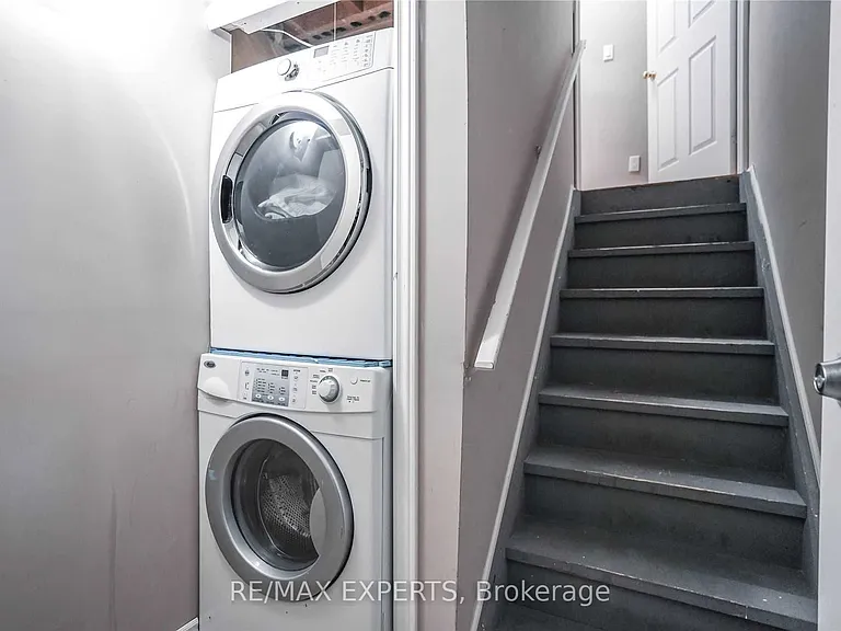 33 Saltspring Dr — Photo 22