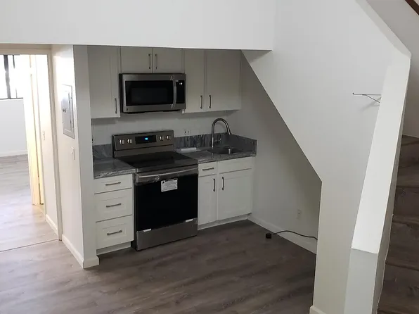 2860 Waialae Ave #Penthouse 10, Honolulu, HI 96826