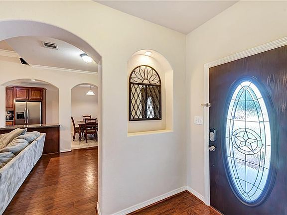 2nd image of 102 Dovehill Cir