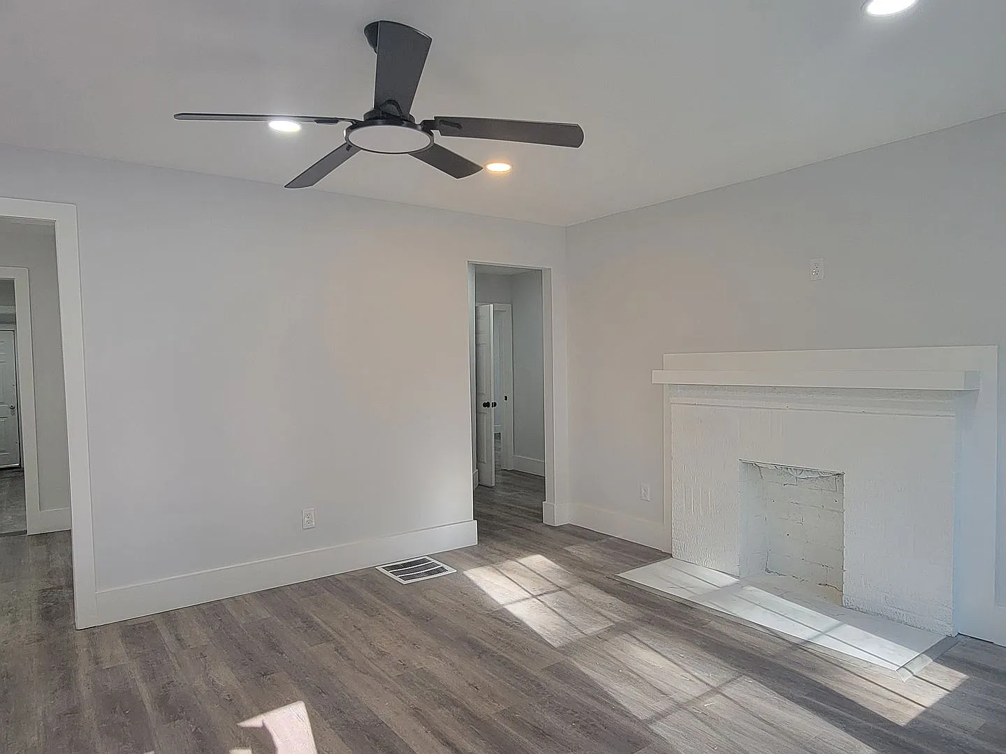 Spacious 4-Bed, 3-Bath Rental — Photo 4