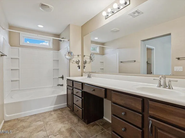 2233 E Pecan Rd — Photo 10