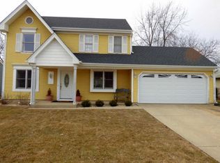 904 Shady Ln, Aurora, IL 60506