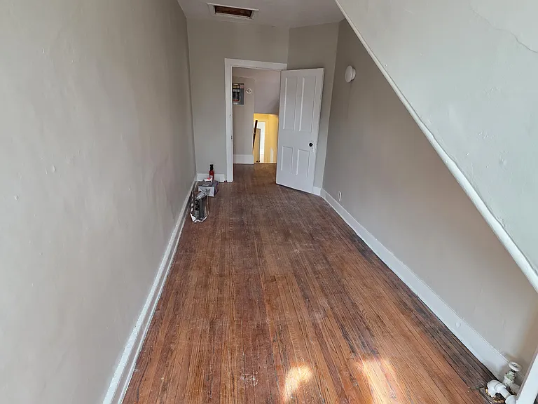 207 William St #5 — Photo 9