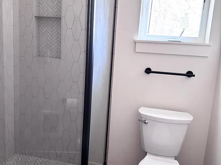 1838 SW Knoll Ave #2 — Photo 6