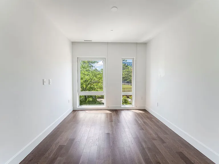 372 9th Luxury Rentals — Photo 64