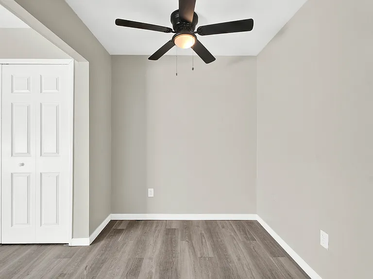 Pierre Manor Apartments — Photo 8