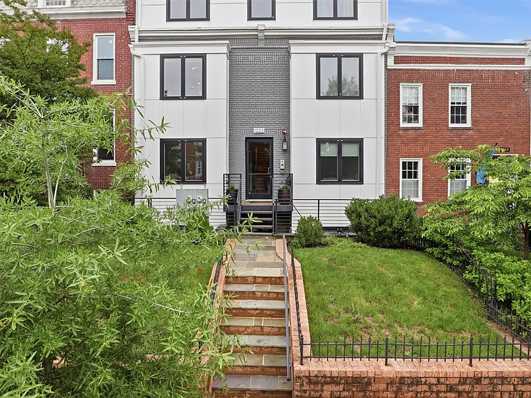 1222 Neal St NE #3 — Photo 2