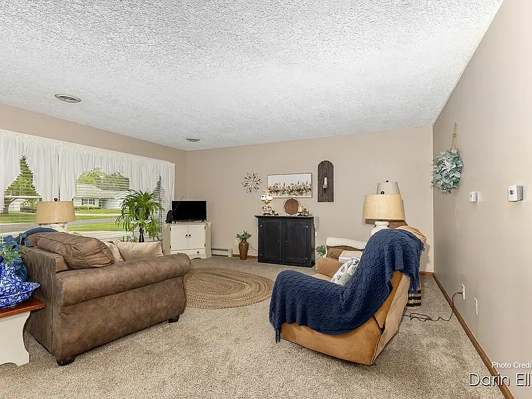 167 Holiday Dr — Photo 12