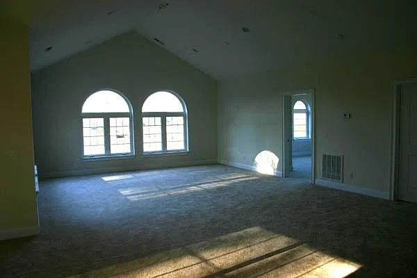 3 bed, 2.5 bath, 2400 sqft, $2,000 — Photo 1