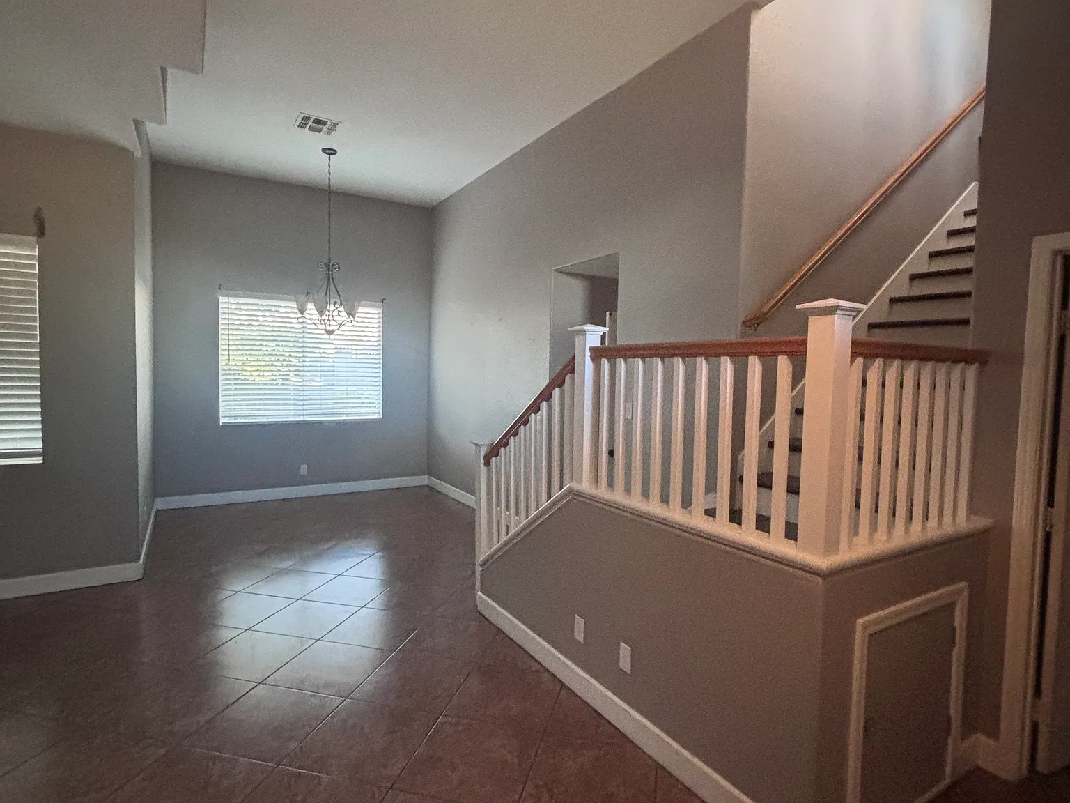 5 bed, 2.5 bath, 1993 sqft, $2,350 — Photo 3