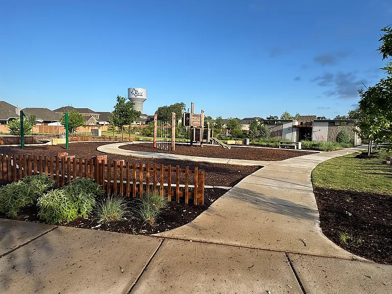 276 Washington Dr — Photo 22