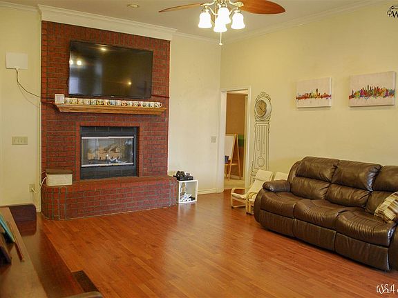 4th image of 1130 Regency Dr