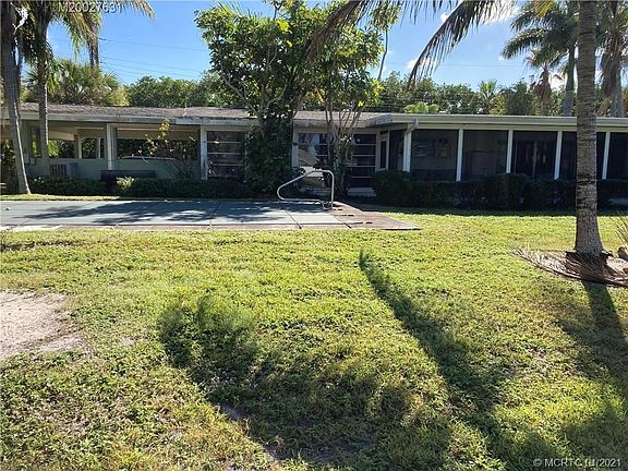 3rd image of 2033 SW Mockingbird Ln