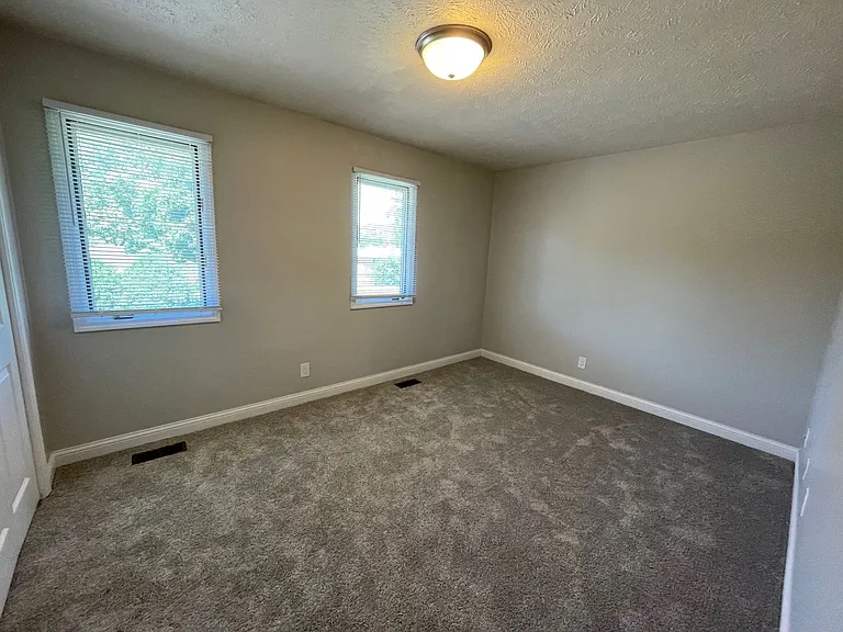 108 Carmae St — Photo 6