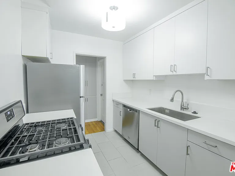 8563 Holloway Dr #3/4 — Photo 7