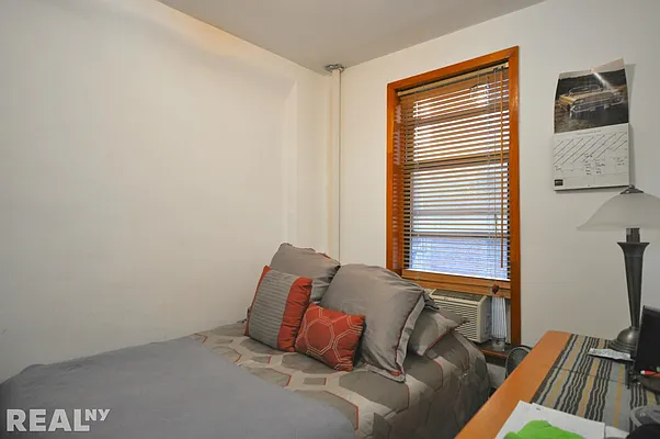 Rented by REAL New York | media 19