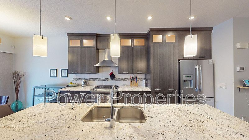 Calgary Townhouse for rent - 3 Bedrooms — photo 5