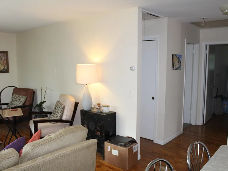 Living Room Hall to Bathroom and Bedrooms