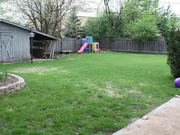 4th image of 6219 Chowen Ave N