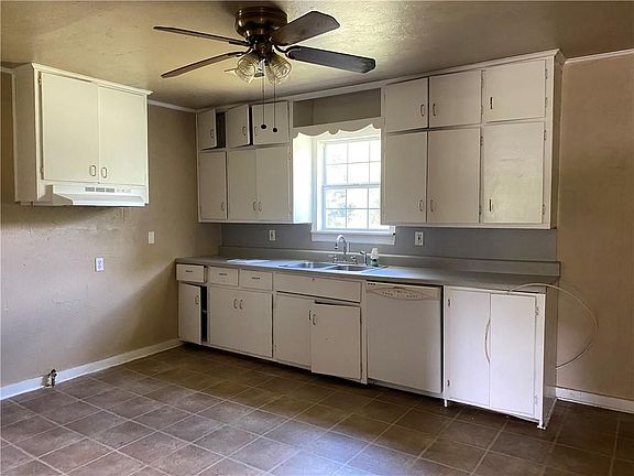 2nd image of 20721 SE 59th St