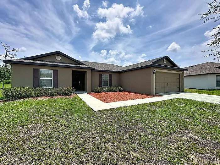 3 bed, 2.0 bath, 1447 sqft, $1,900 — Photo 2