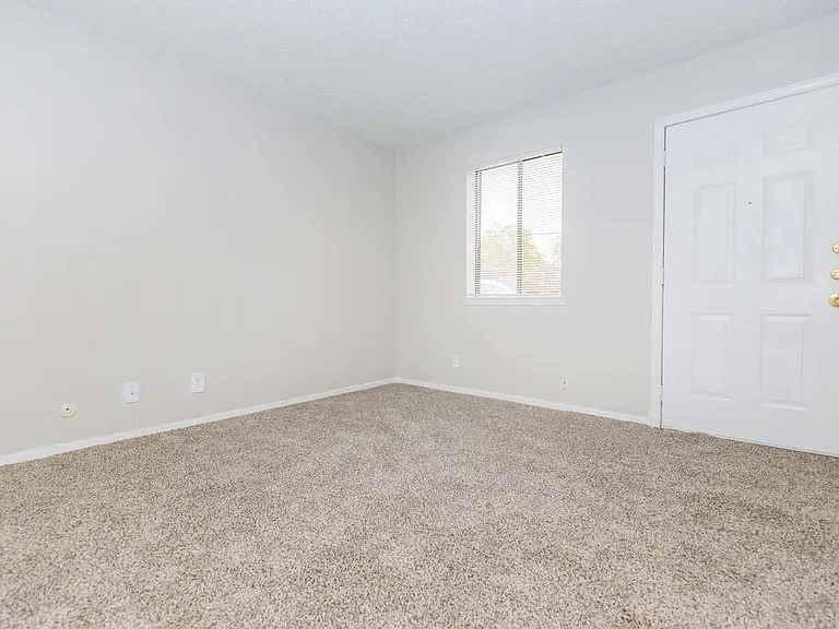 Castlewood Apartments — Photo 17