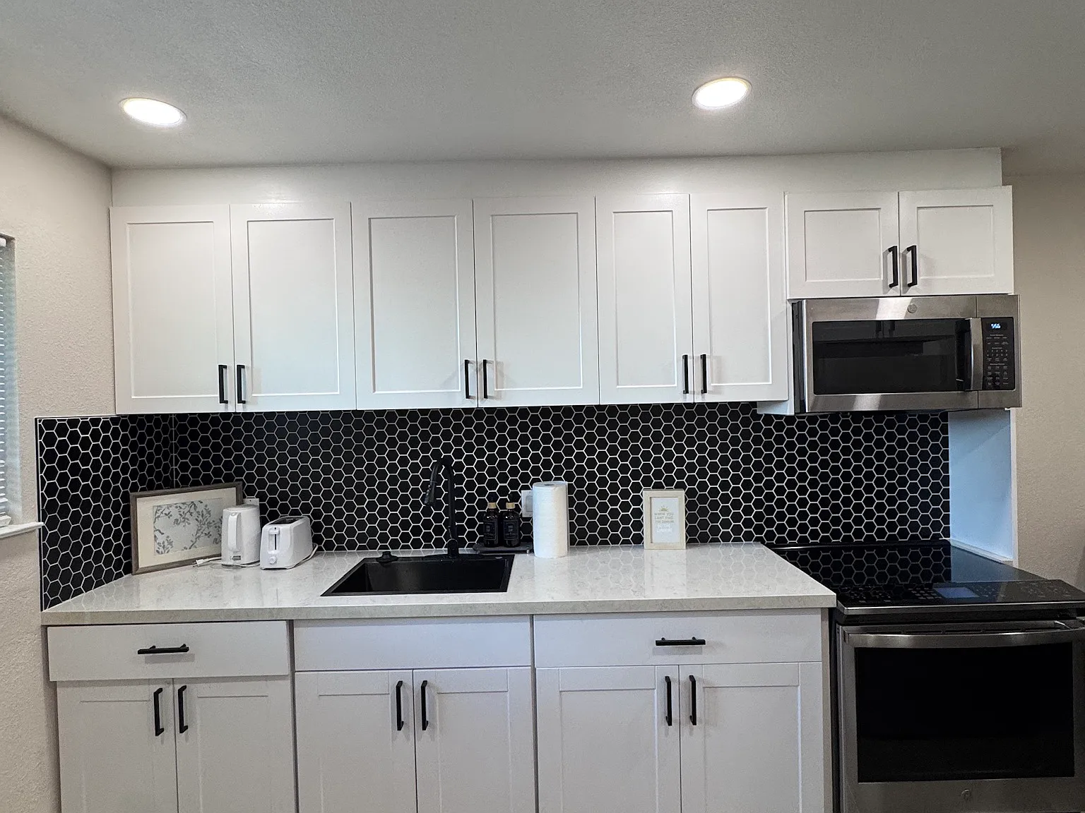 2 bed, 800 sqft, $2,050 — Photo 2