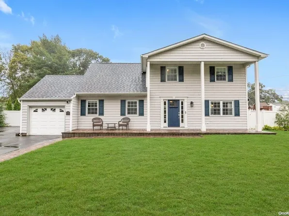 93 Ballad Circle, Holbrook, NY 11741